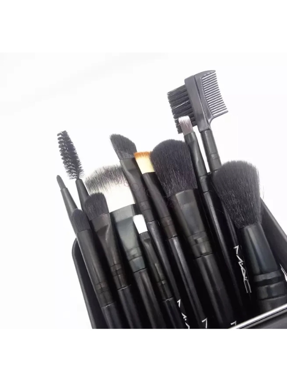 MAC 12-Piece Black Makeup Brush Set - Picture 2 of 5